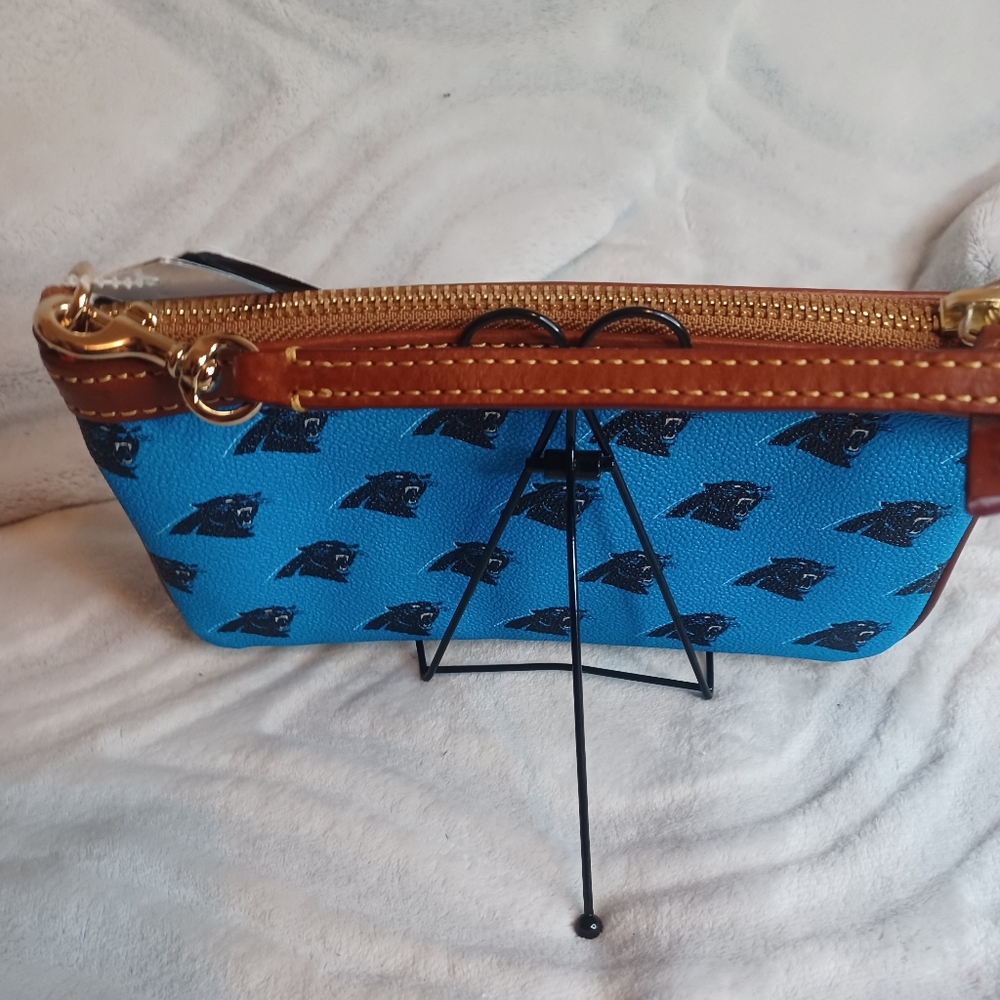 Dooney & Bourke NWT NFL Carolina Panthers Wristlet....NWT 7x4x1 - Picture 4 of 5